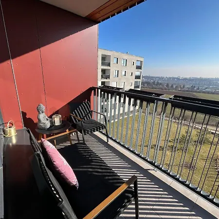 Elegant New Flat Near Airport Tram To Centre * براغ
