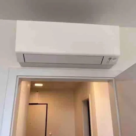 Elegant New Flat Near Airport Tram To Centre *