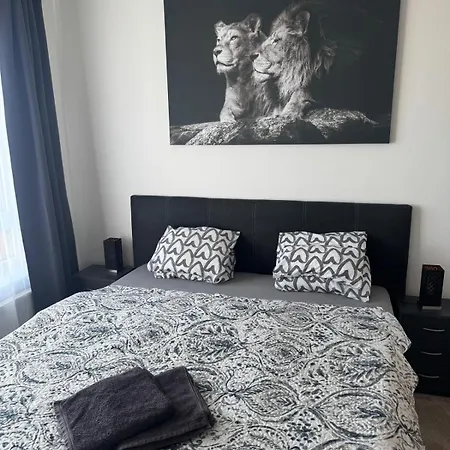 Elegant New Flat Near Airport Tram To Centre *