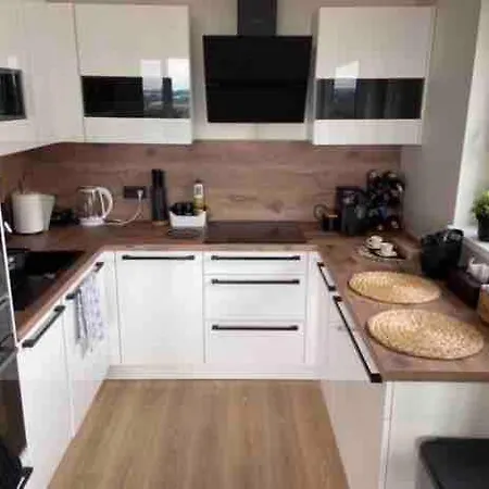 Elegant New Flat Near Airport Tram To Centre براغ