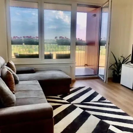 شقة Elegant New Flat Near Airport Tram To Centre