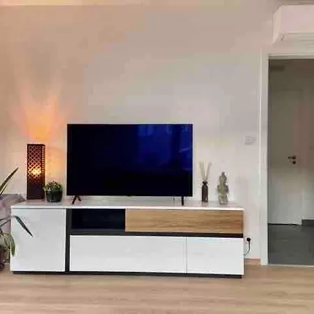 شقة Elegant New Flat Near Airport Tram To Centre