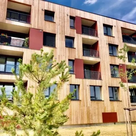 Elegant New Flat Near Airport Tram To Centre *