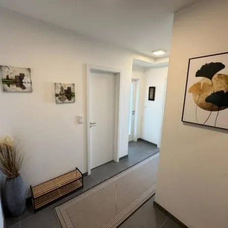 Elegant New Flat Near Airport Tram To Centre 아파트 프라하