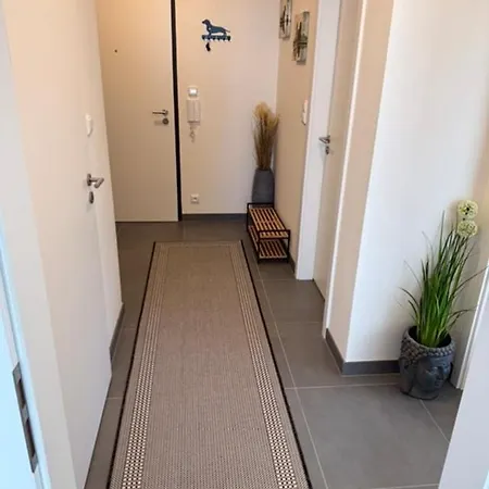 Elegant New Flat Near Airport Tram To Centre 아파트